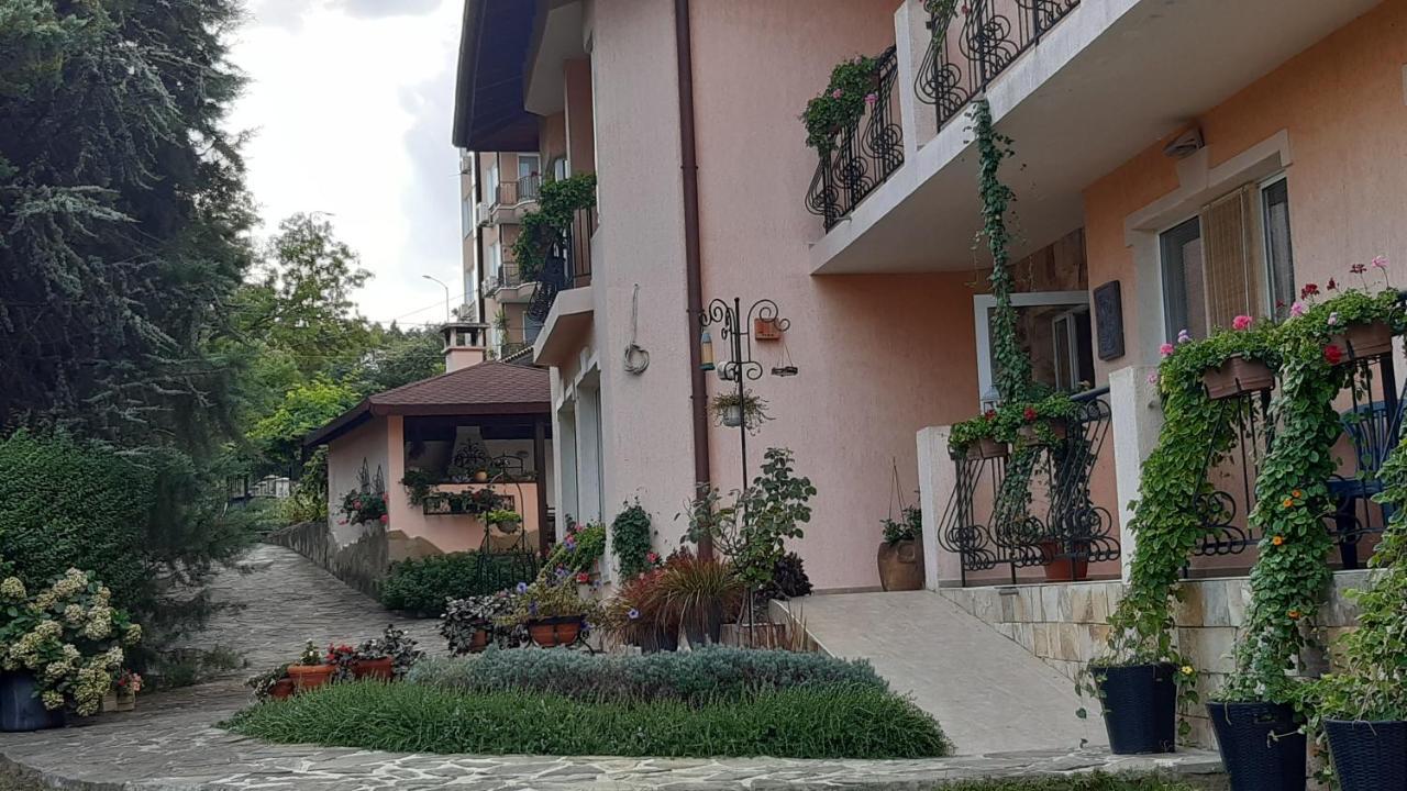 Motivi Hotel 산콘스탄틴앤헬레나 외부 사진