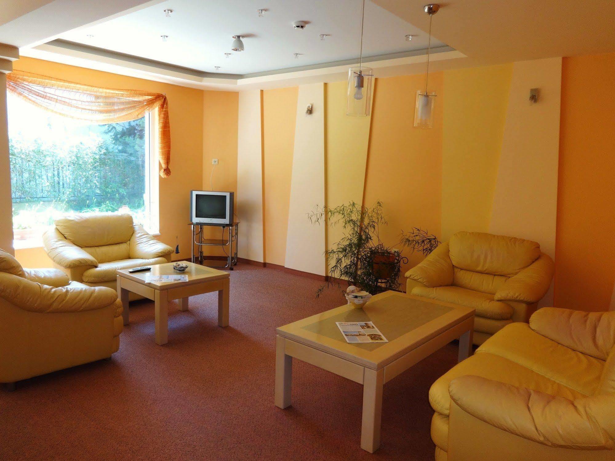 Motivi Hotel 산콘스탄틴앤헬레나 외부 사진