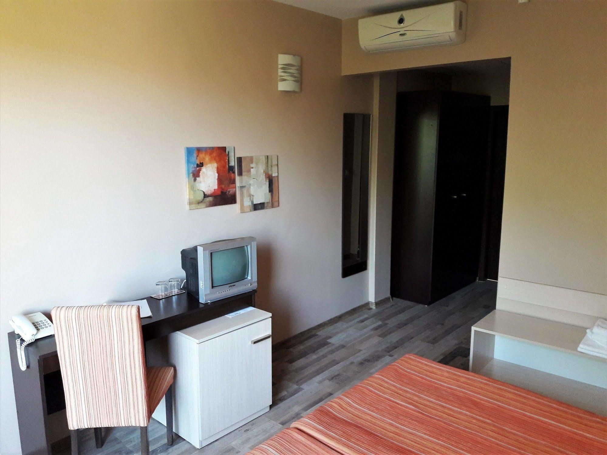Motivi Hotel 산콘스탄틴앤헬레나 외부 사진