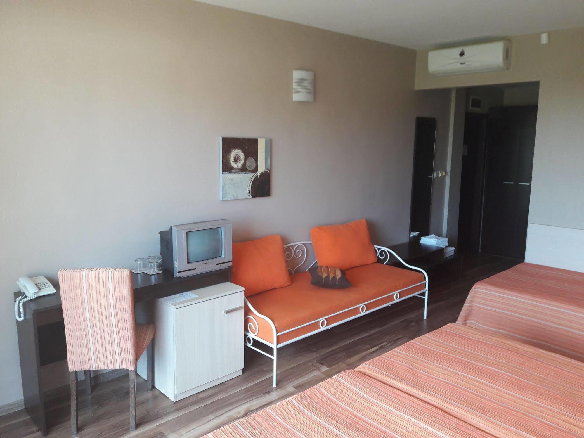 Motivi Hotel 산콘스탄틴앤헬레나 외부 사진
