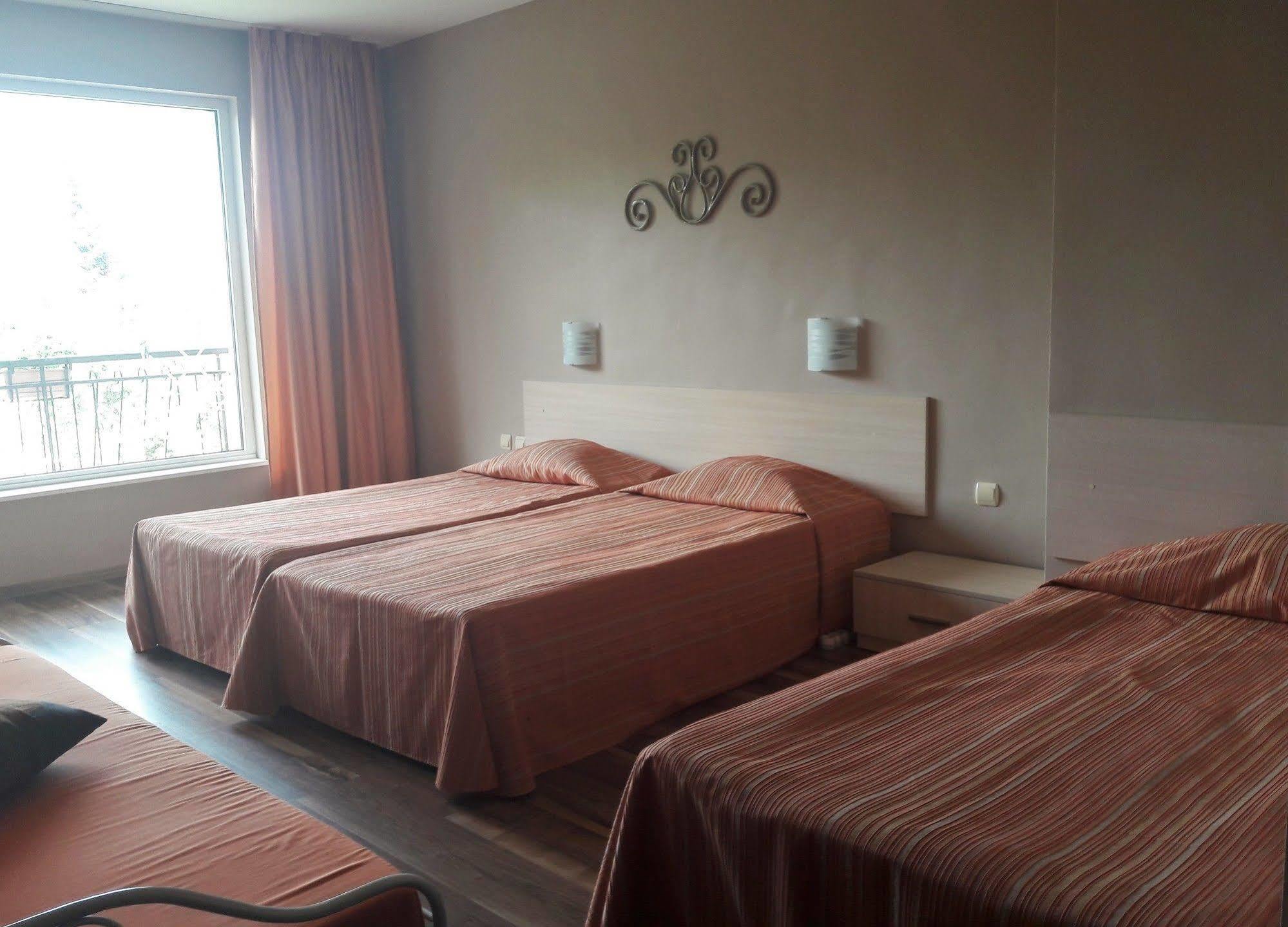 Motivi Hotel 산콘스탄틴앤헬레나 외부 사진